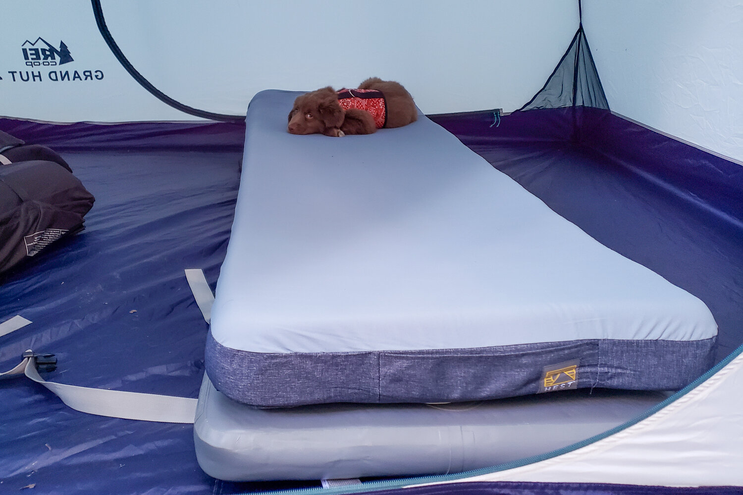 The HEST Sleep System is extremely durable due to it’s tough, high-pressue air base and multi-layer foam top