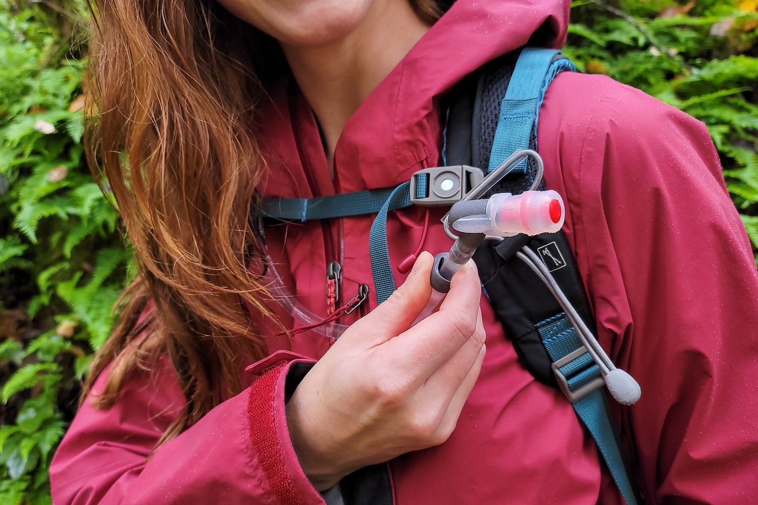 Closeup of the bite valve and magnetic sternum strap on the Osprey Hydraulics hydration bladder